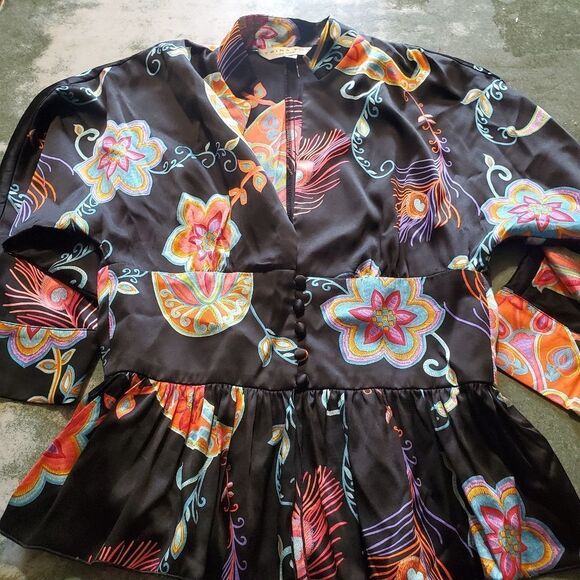 Trina Turk beautiful black satin blouse sz Small - Picture 1 of 3